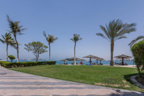 Shoreline The Palm, Free beach & pool access